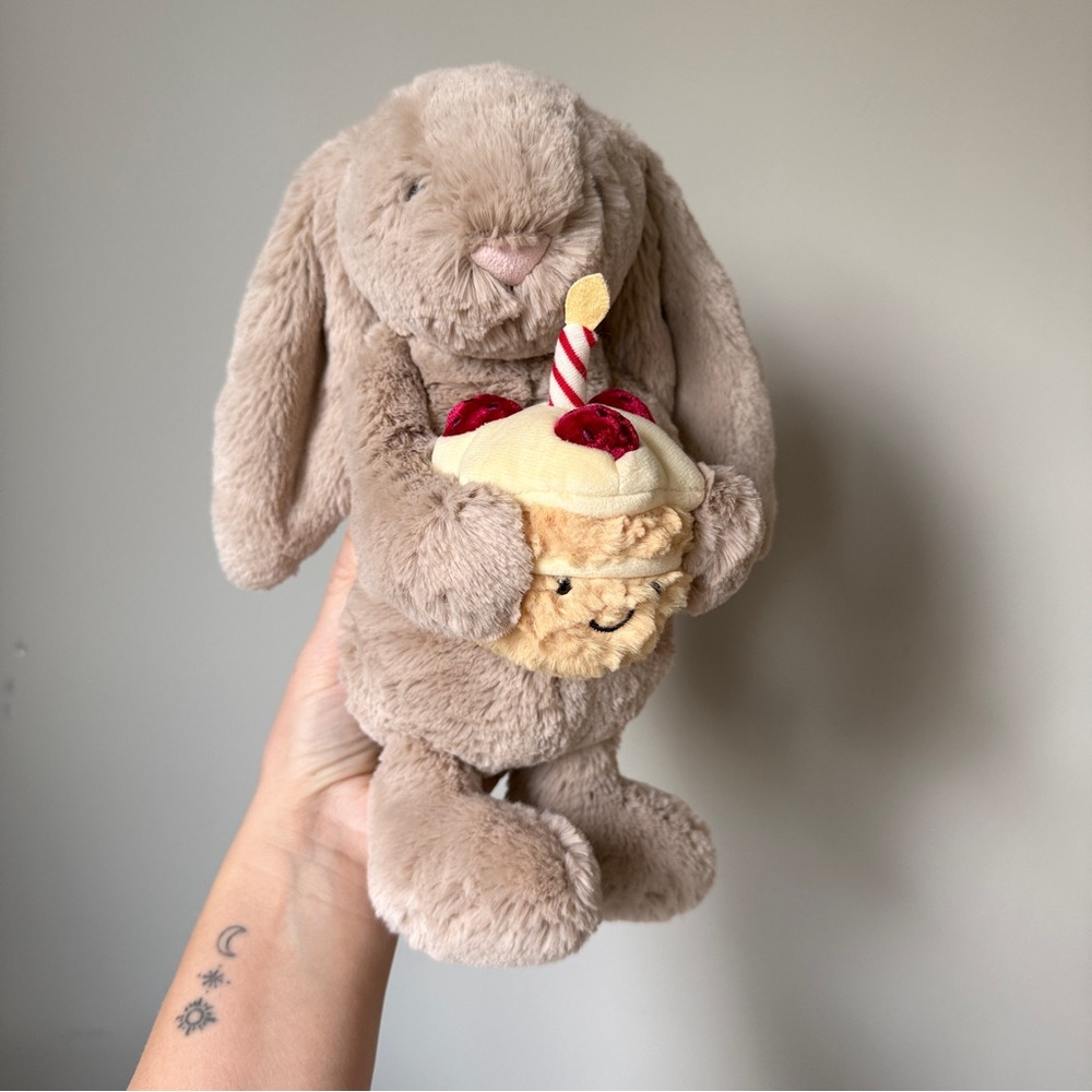 AUTHENTIC Jellycat Bashful Beige Bunny Birthday Plush Toy - FAST SHIPPING! BNWT